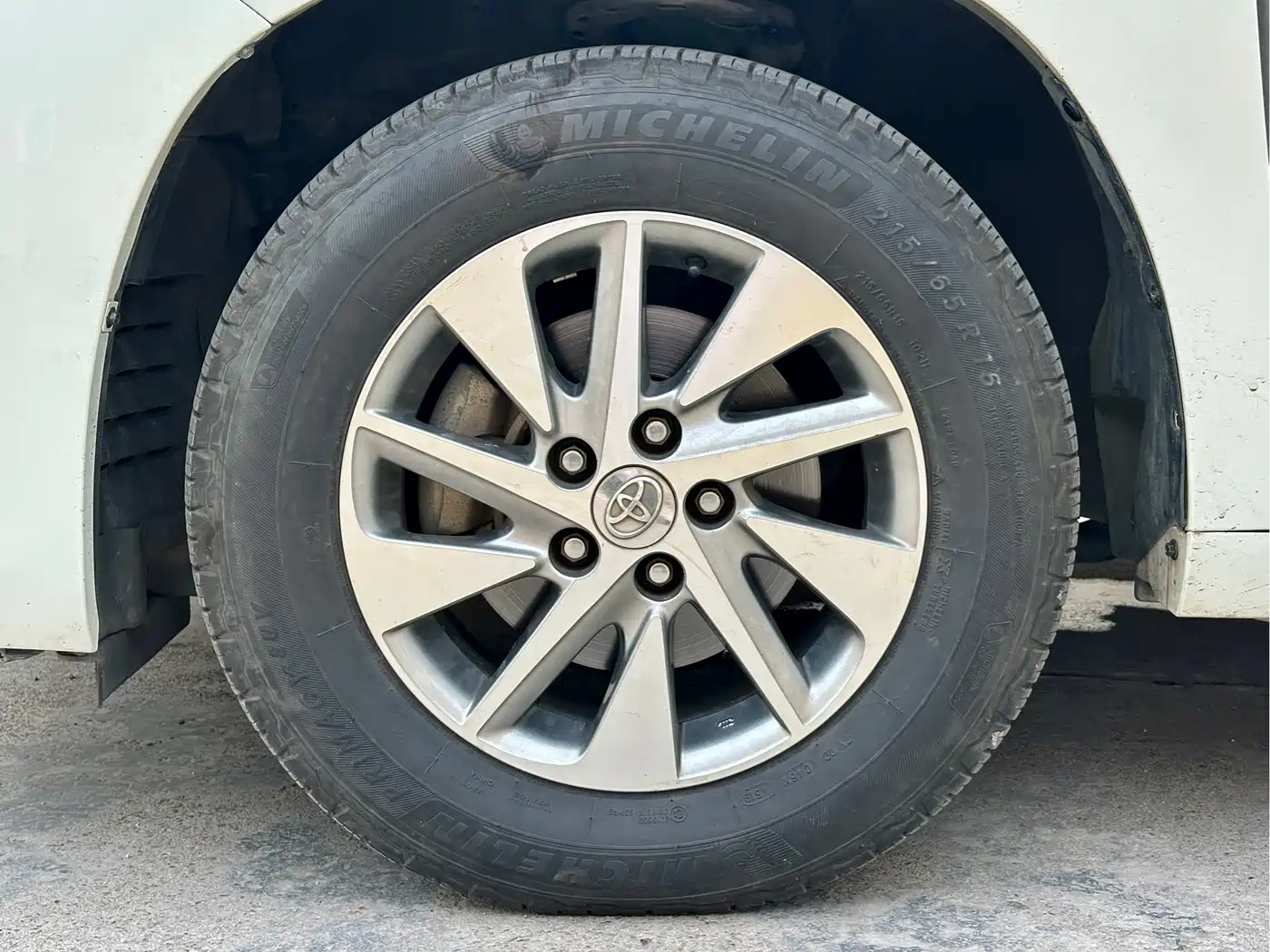 Toyota Alphard фото 19