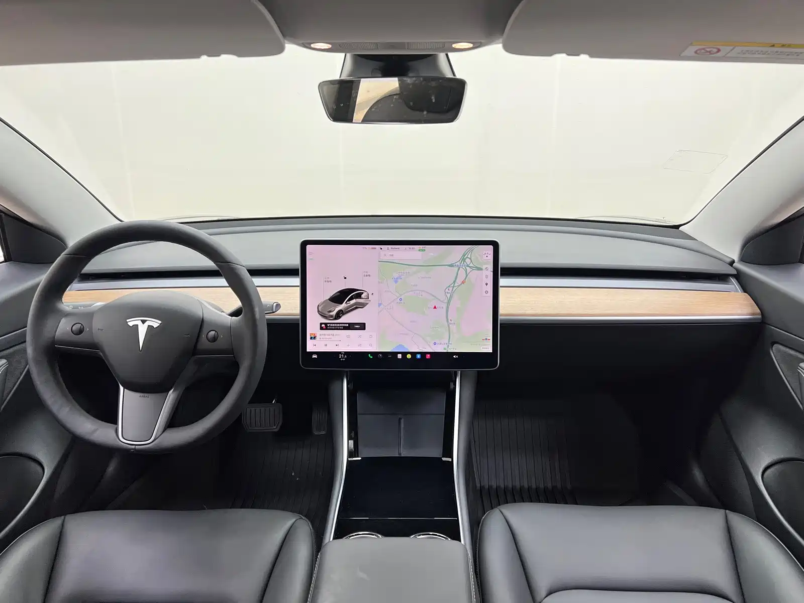 Фото 20 - Tesla Model 3