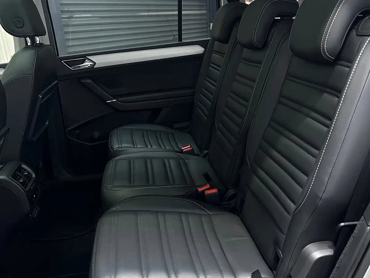 Volkswagen Touran 2018 Touran L 280TSI DSG Cross Edition 7-seater China VI фото 8