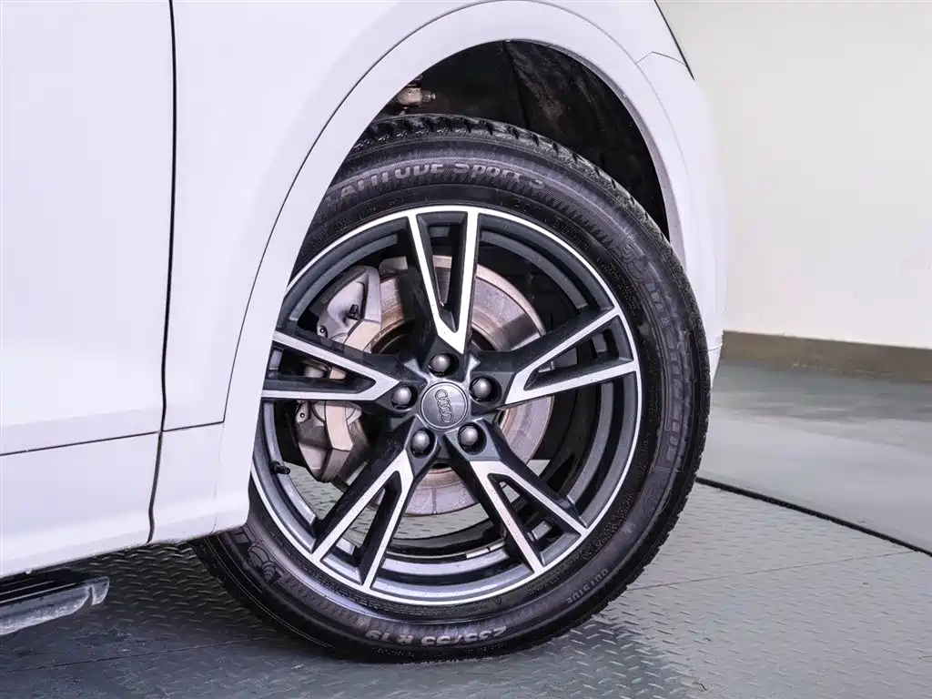 Audi Q5L 2020 Facelift 40 TFSI Honor Fashion фото 20