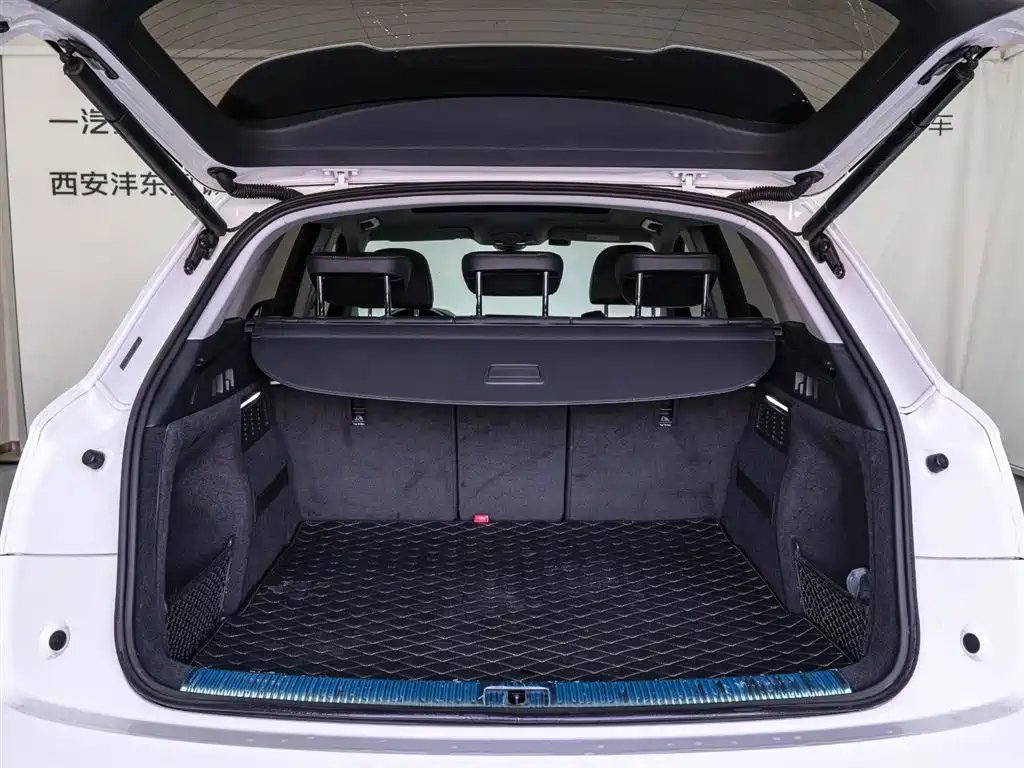 Audi Q5L 2020 Facelift 40 TFSI Honor Fashion фото 9