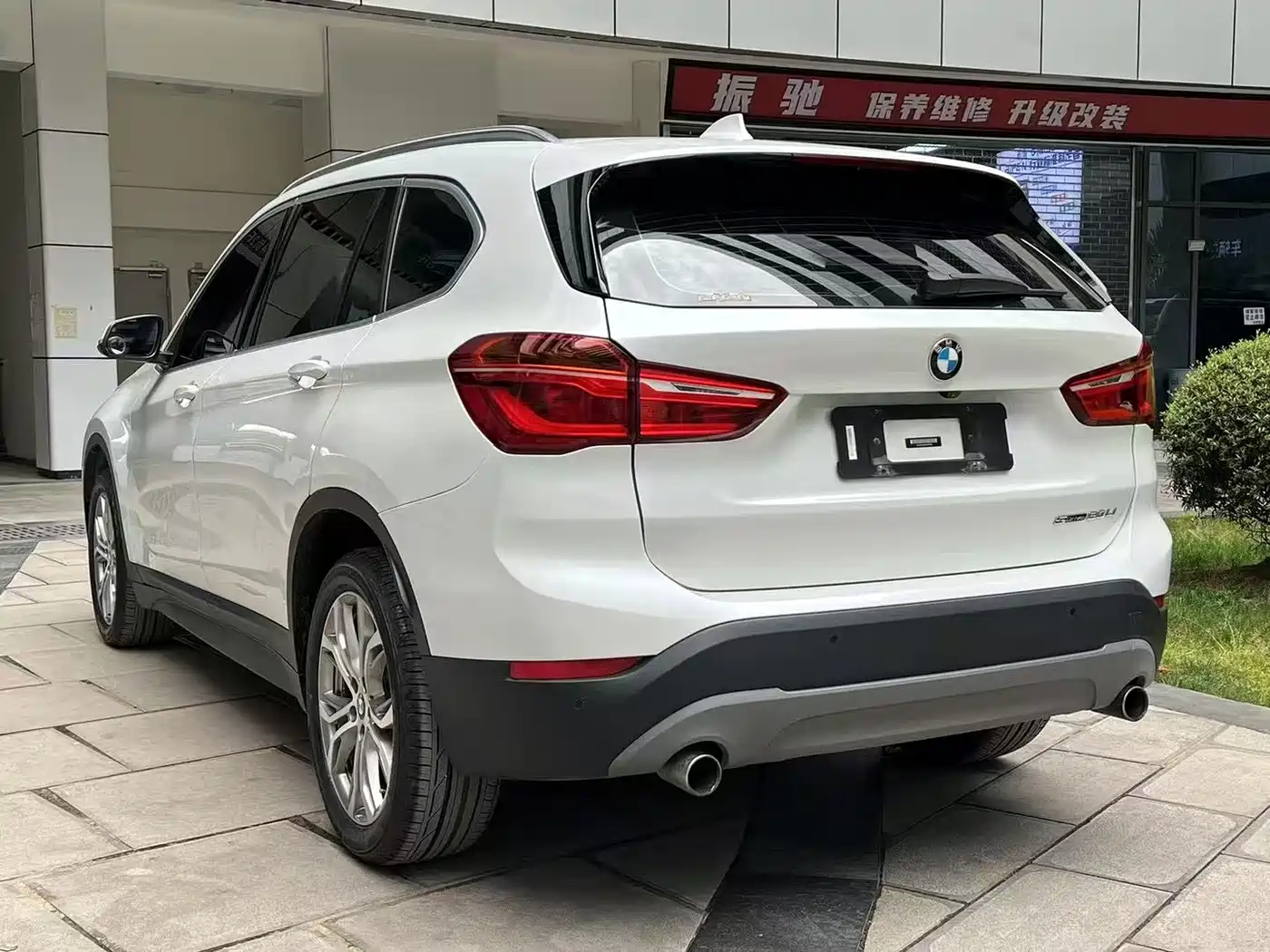 BMW X1 2018 sDrive20Li Leading Model фото 9