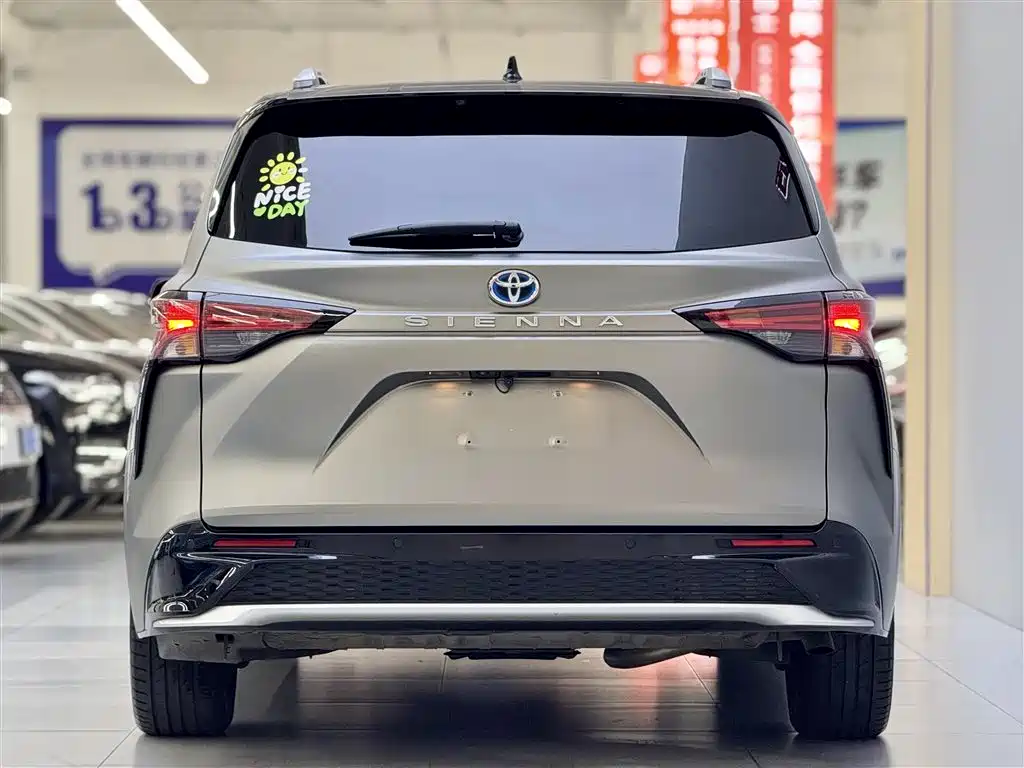 Toyota Sienna 2021 2.5L Hybrid Comfort Edition фото 4