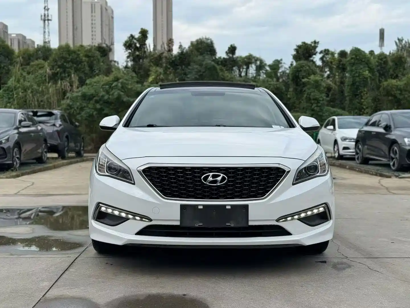 Photo 1 - Hyundai Sonata