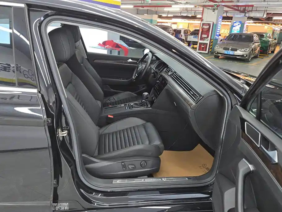Volkswagen Magotan 2019 330TSI DSG Luxury Class China VI фото 8