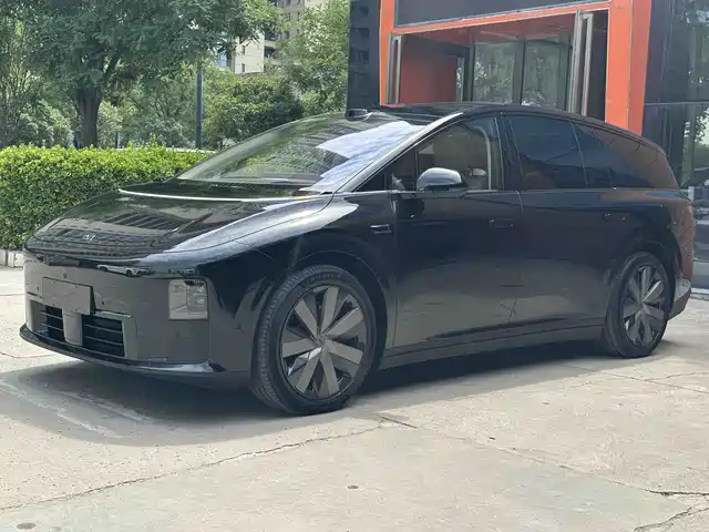 Li Auto Li i8 2025 Standard Edition