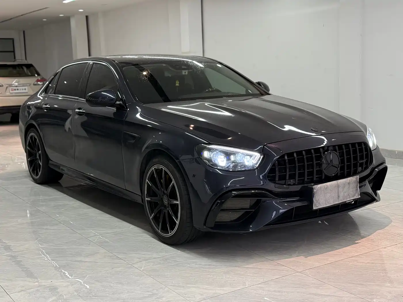 Mercedes-Benz E-Class 2016 E 200 L Sport Type фото 3