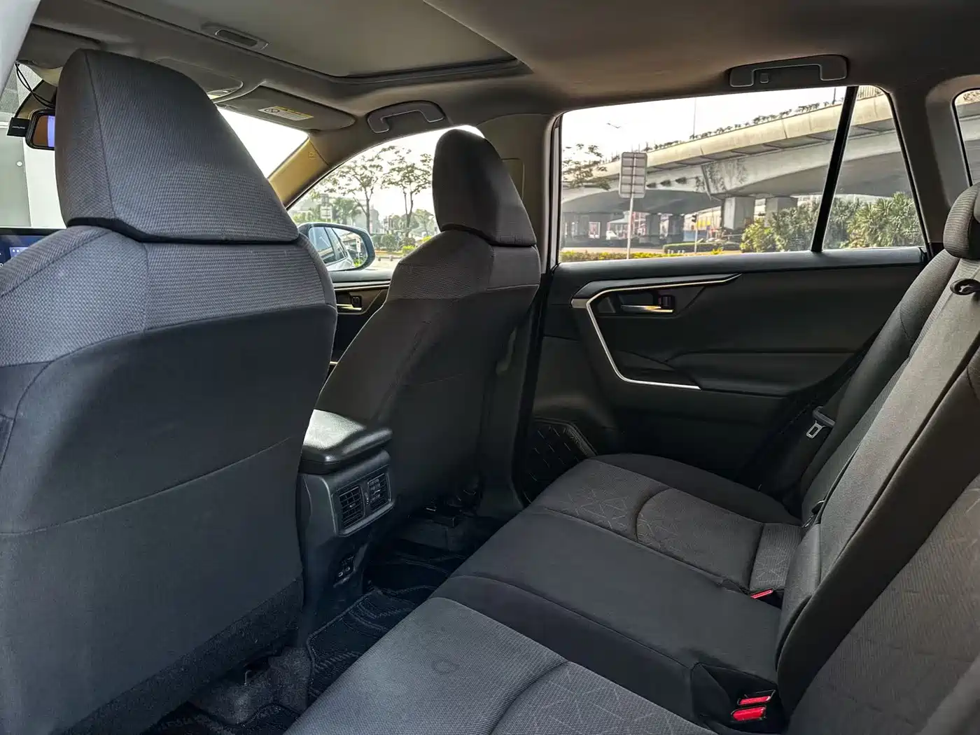 Toyota RAV4 Rongfang 2022 2.0L CVT 2WD Trend Edition фото 8