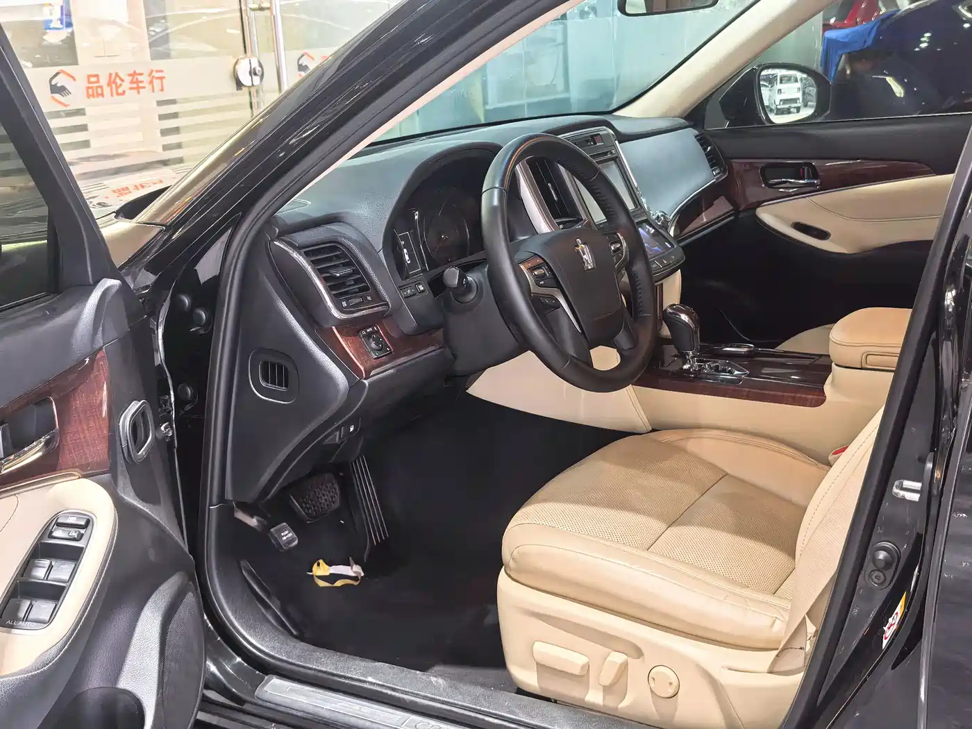 Toyota Crown 2015 2.0T Fashion фото 4