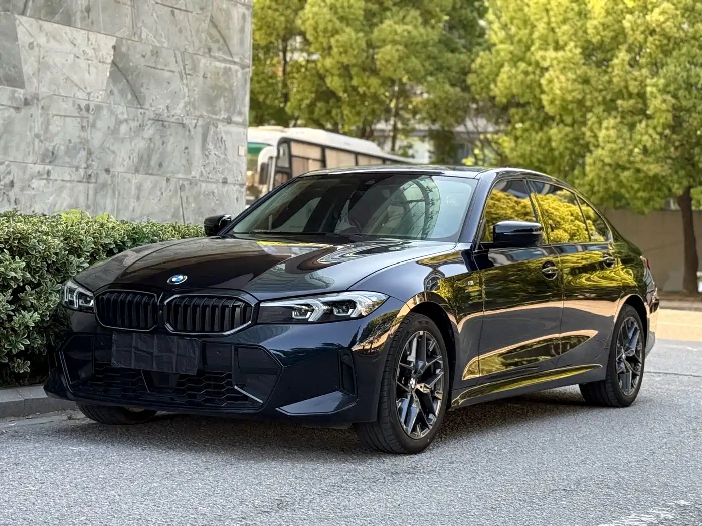 BMW 3 Series 2025 330Li M Sport Night Edition