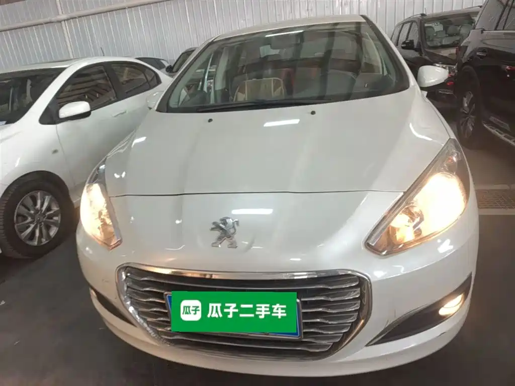 Peugeot 308 2014 Model Joy Edition Classic 1.6L Automatic Superior Style фото 3