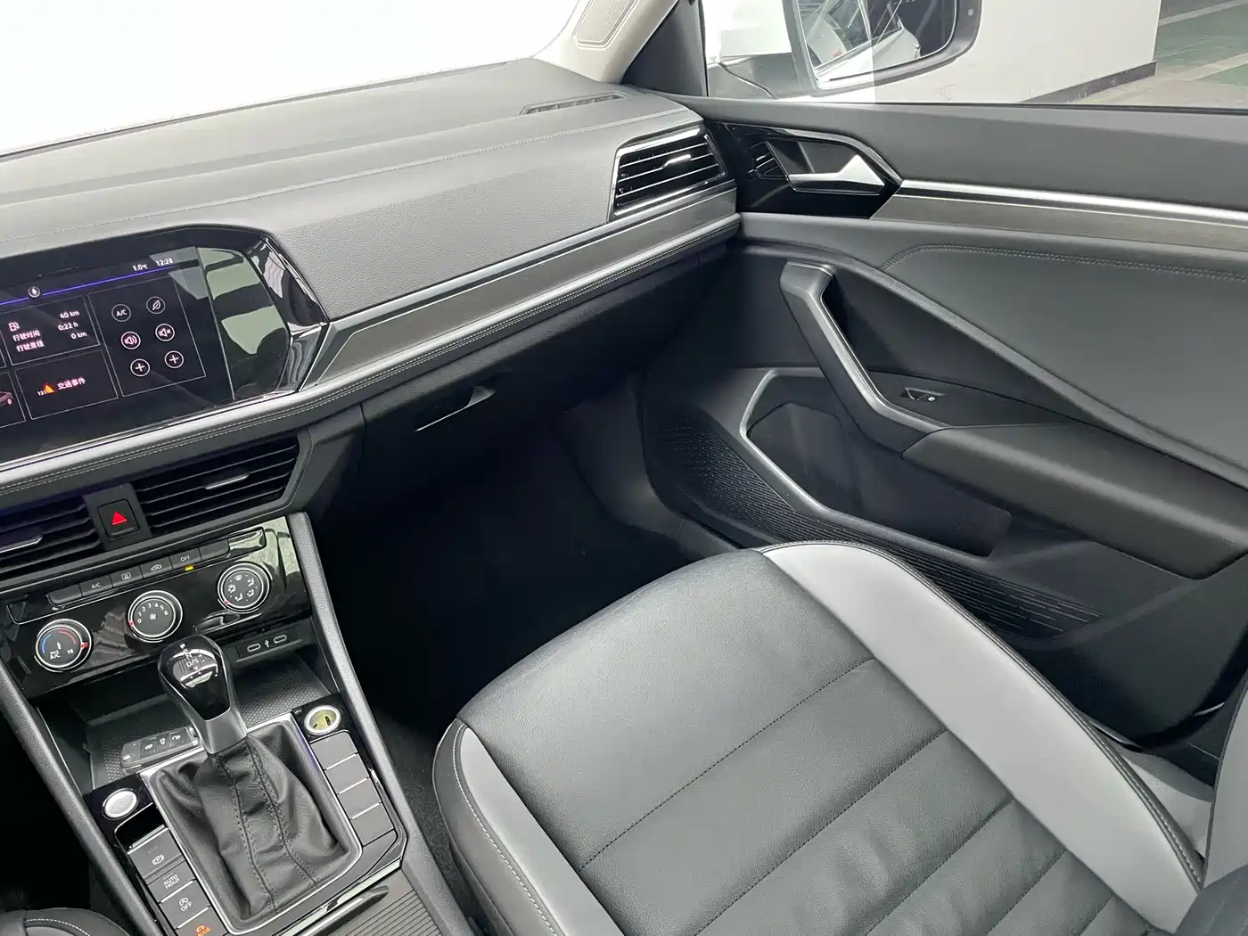 Volkswagen Sagitar 2021 280TSI DSG Surpassing Edition фото 16