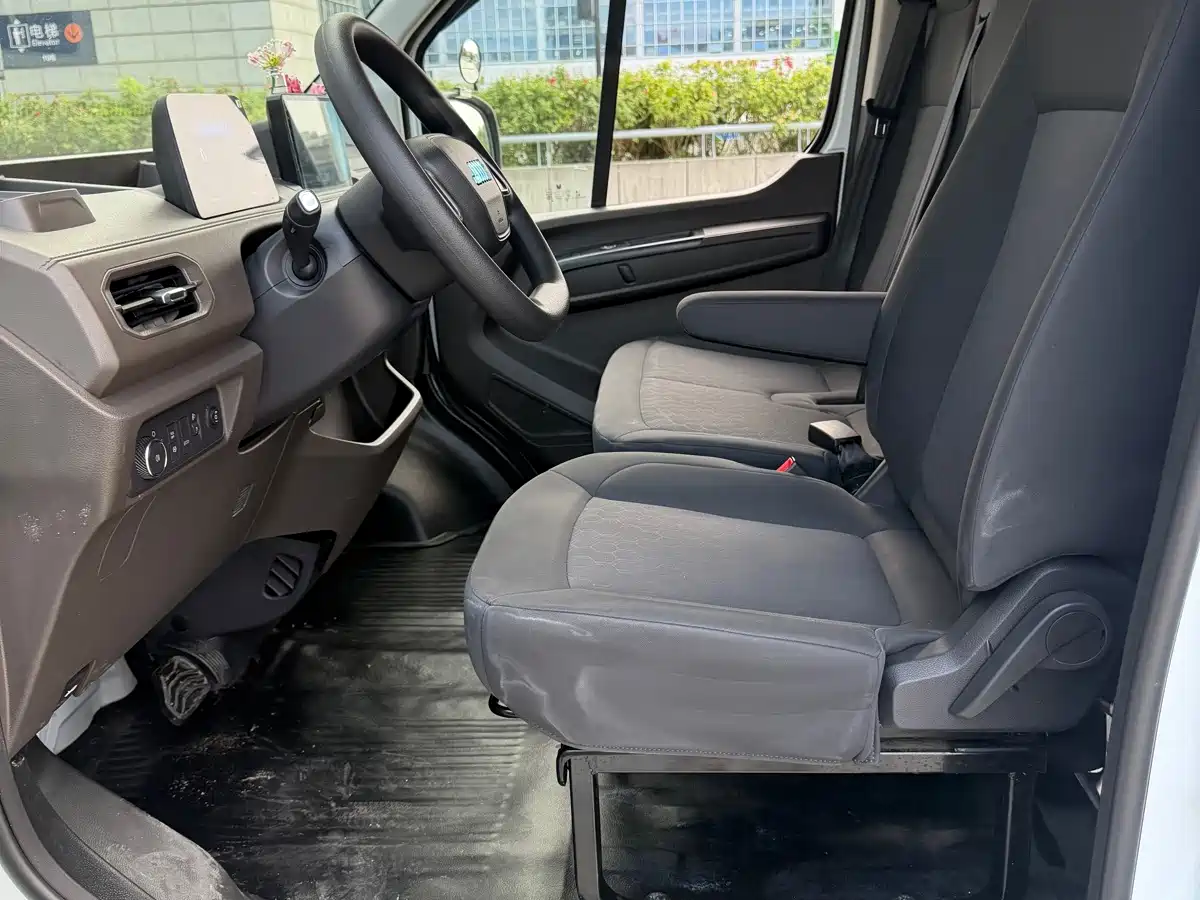 Jiangling E-Fushun 2026 2025 Model Bright Window Version 77kwh Medium Wheelbase Medium Roof