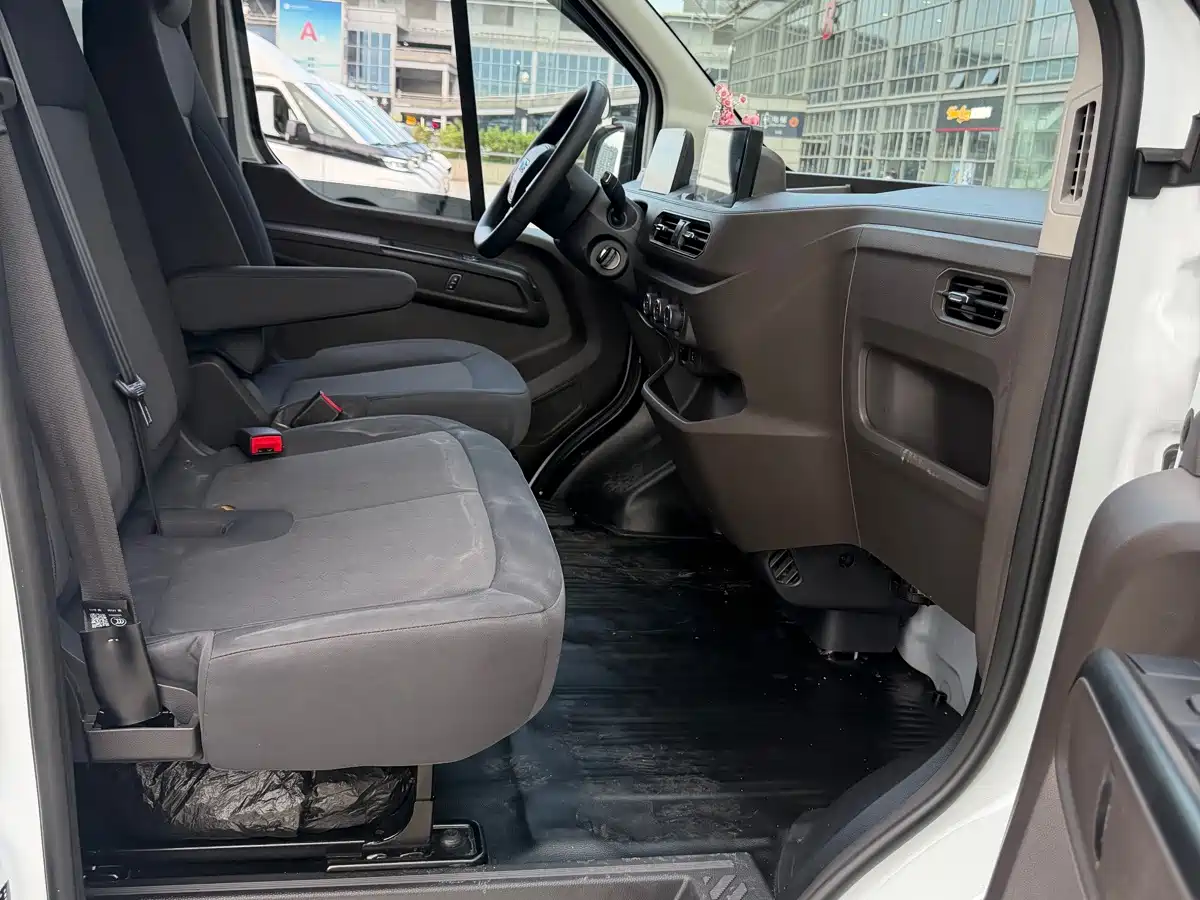 Jiangling E-Fushun 2026 2025 Model Bright Window Version 77kwh Medium Wheelbase Medium Roof