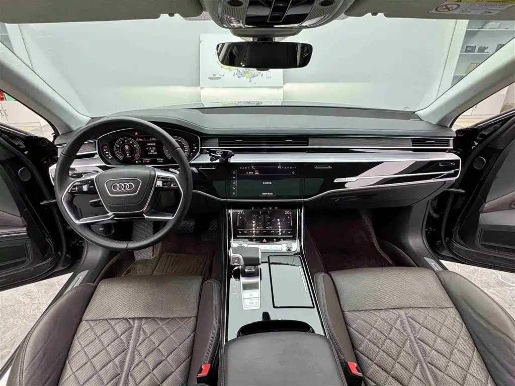 AUDI A8