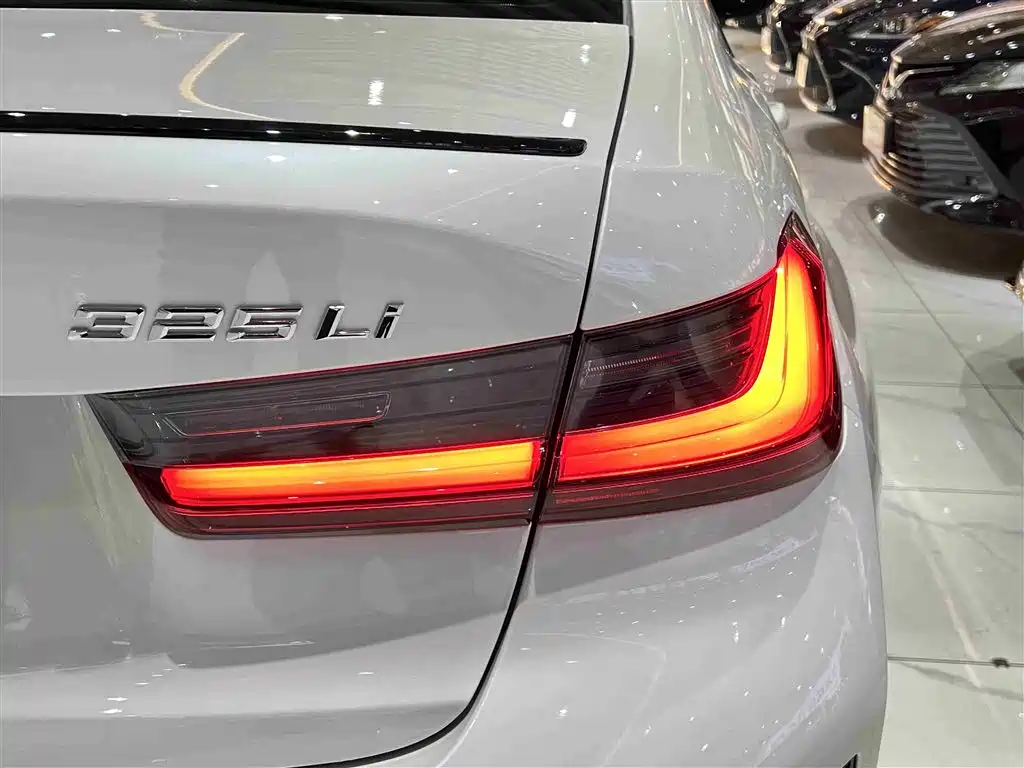BMW 3 Series 2024 325Li M Sport Shadowline Package фото 8