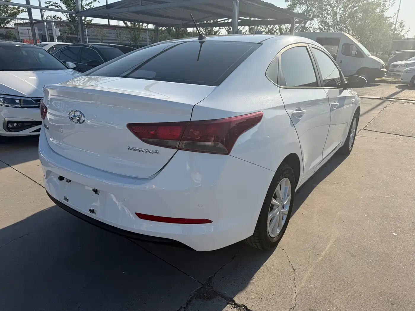 Hyundai Verna 2016 1.4L Automatic Cool Edition GLS фото 4