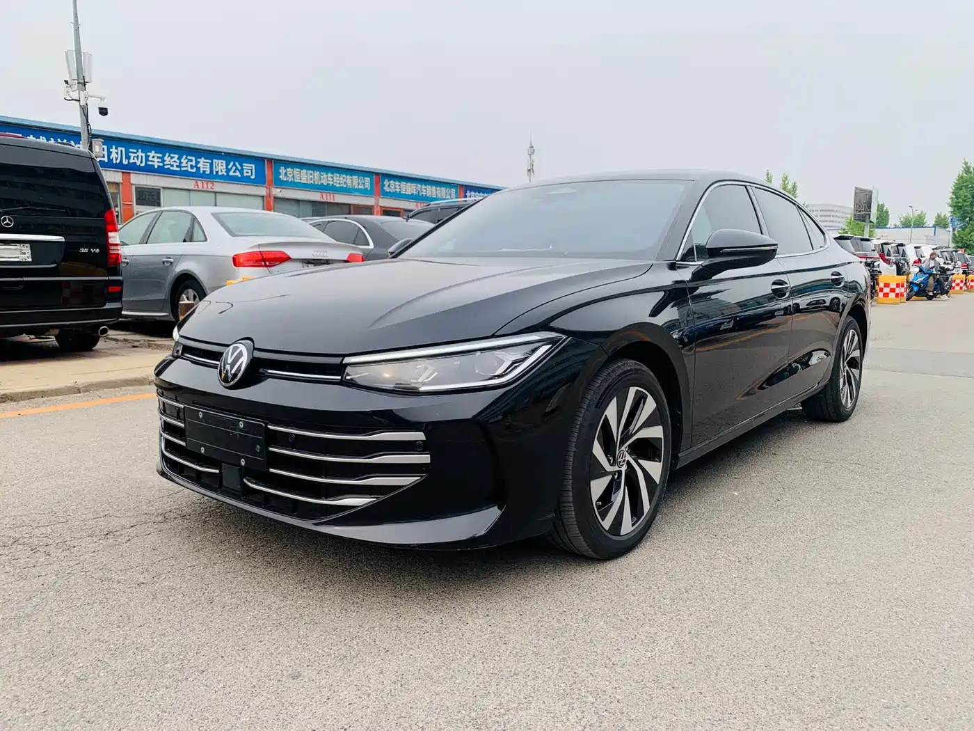 Volkswagen Passat 2025 Pro 380TSI Dragon Glory Edition фото 20