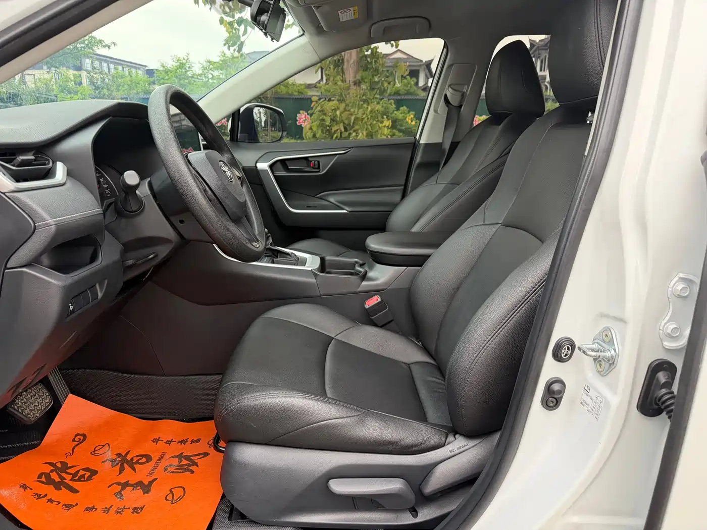 Toyota Wildlander 2023 2.0L CVT FWD LE фото 7