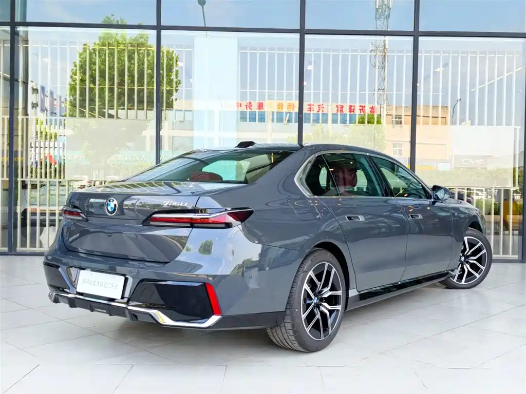 BMW 7-SERIES
