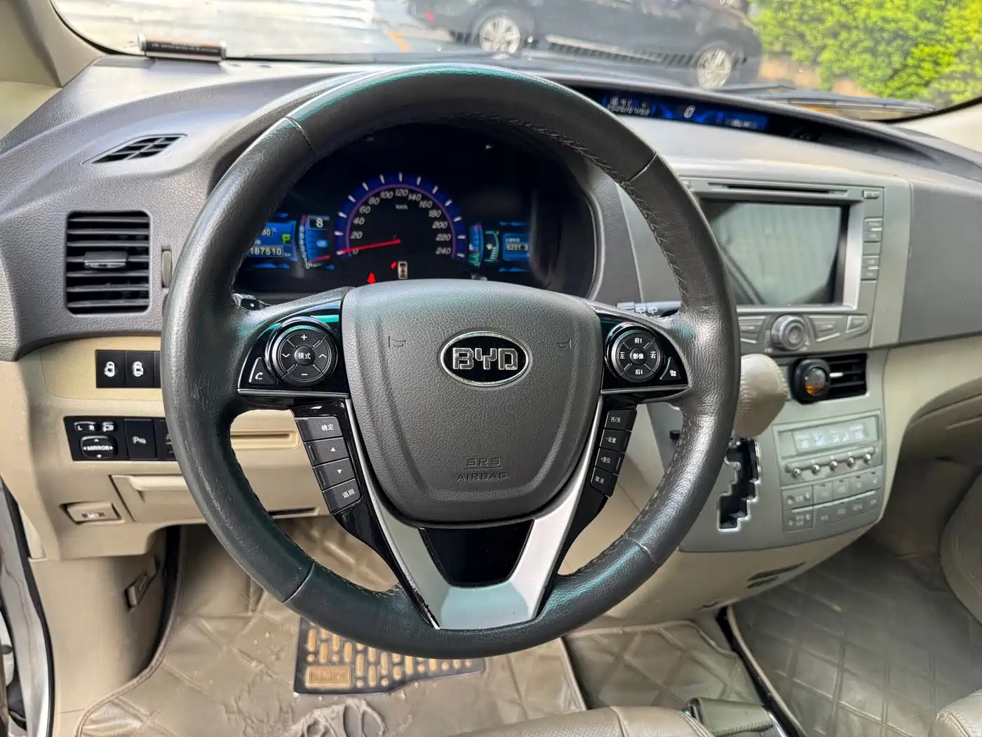 BYD M6 2013 2013 2.4L Automatic Premium