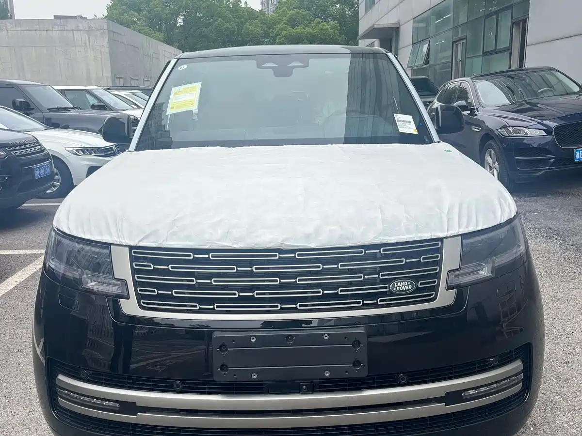 Land Rover Range Rover 2026 Model 3.0 L6 400PS SE Long Wheelbase Version фото 2