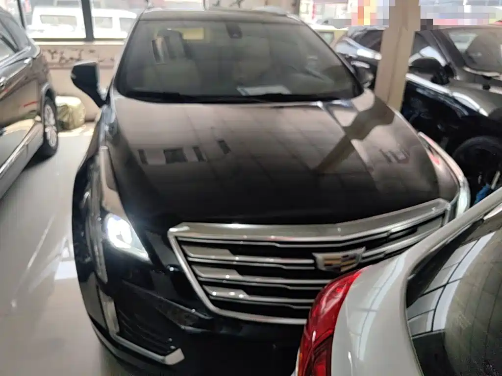Фото 3 - Cadillac XT5