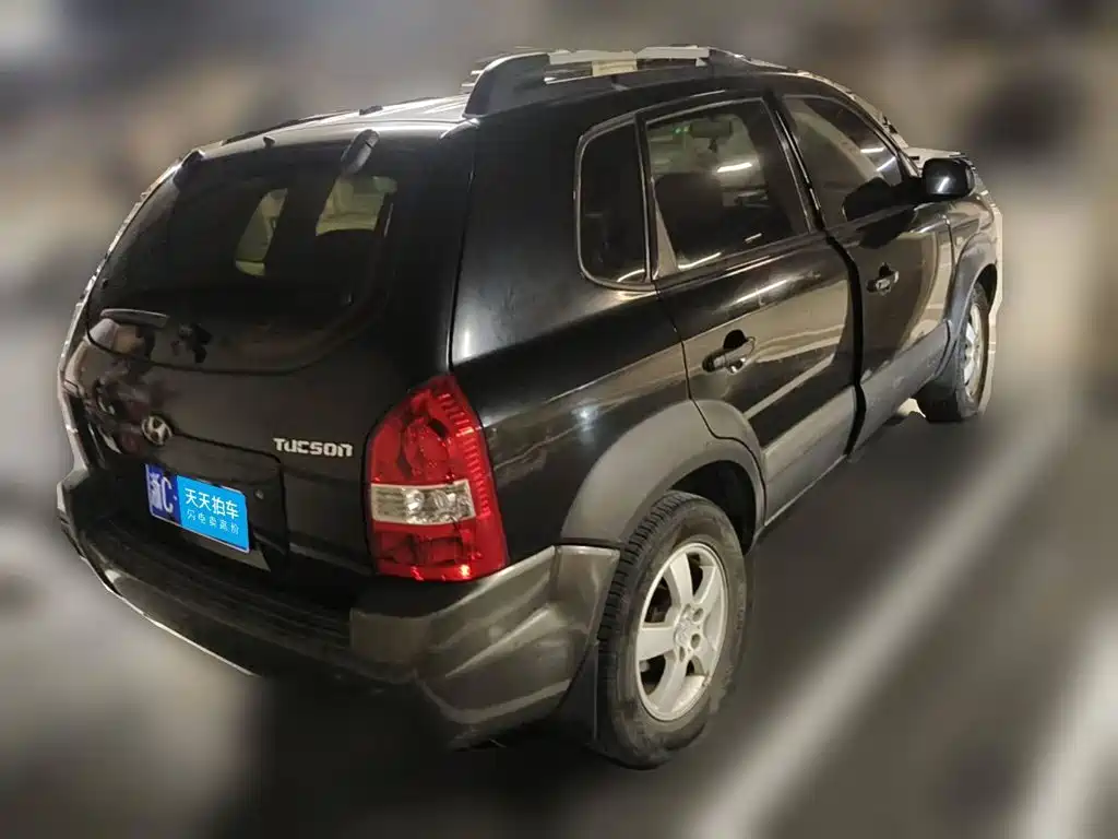Photo 2 - Hyundai Tucson