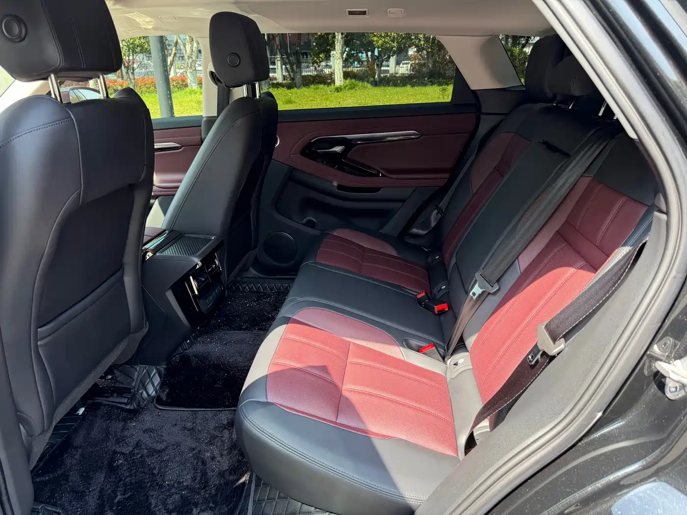 Land Rover Range Rover Evoque 2023 Range Rover Evoque L 249PS Luxury Edition фото 9