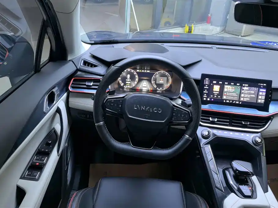Lynk & Co 06 2020 1.5T Halo фото 15