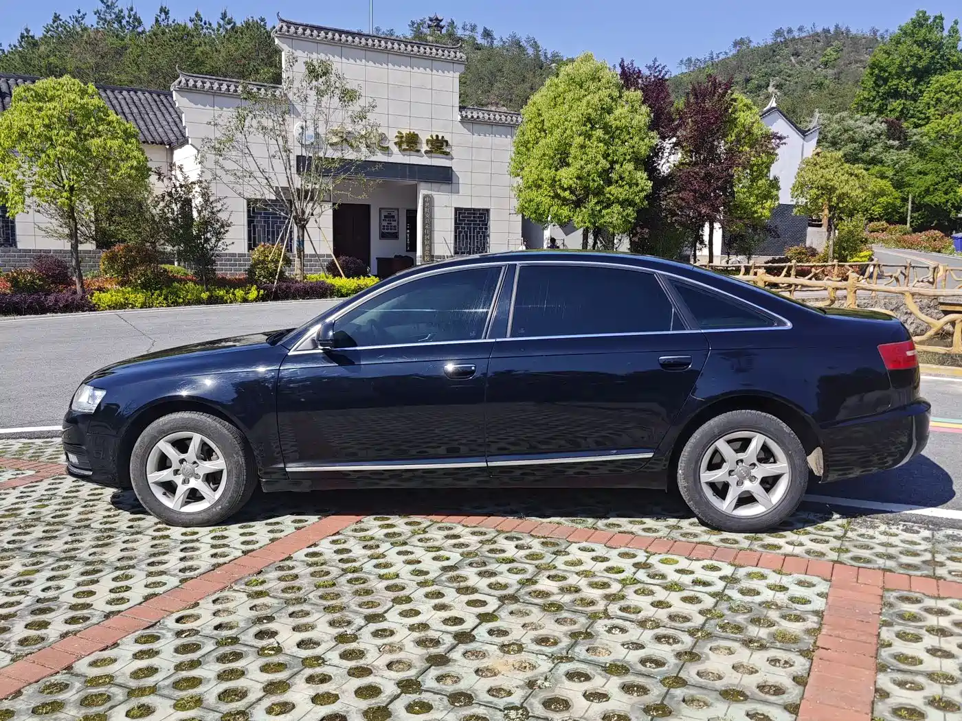 Audi A6L 2011 2.0 TFSI Automatic Comfort фото 4