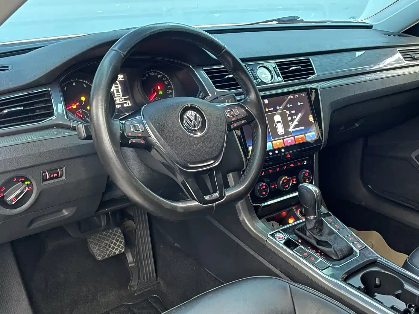 Volkswagen Passat 2017 330TSI DSG Prestige фото 14