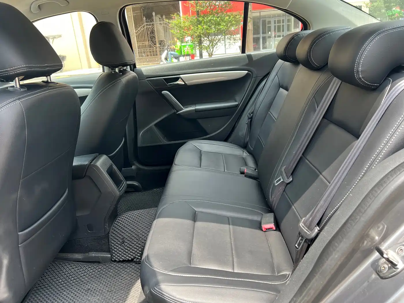Volkswagen Lavida 2013 1.6L Automatic Trend Edition фото 12