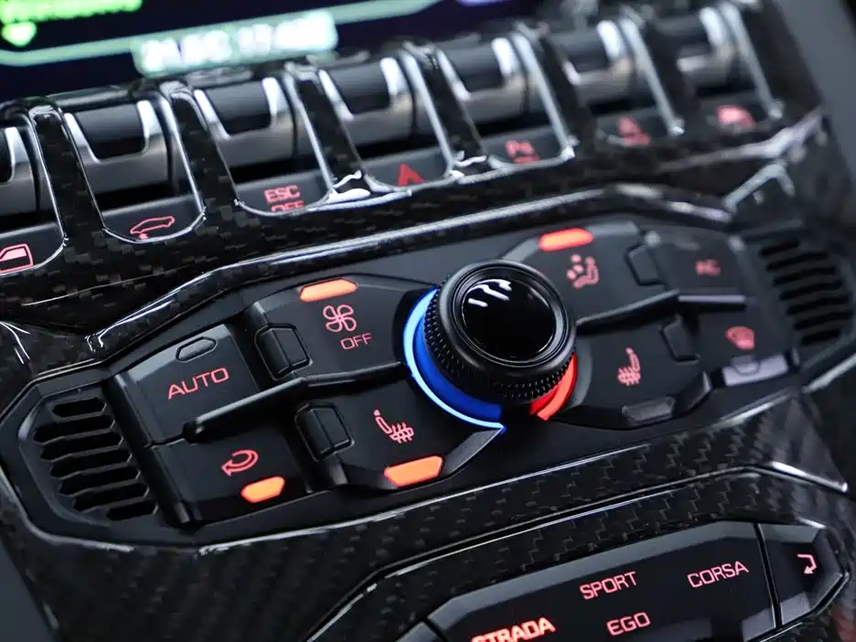 LAMBORGHINI AVENTADOR