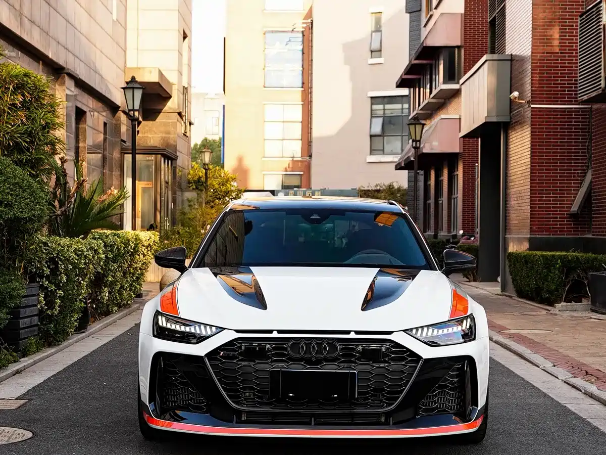 AUDI RS6