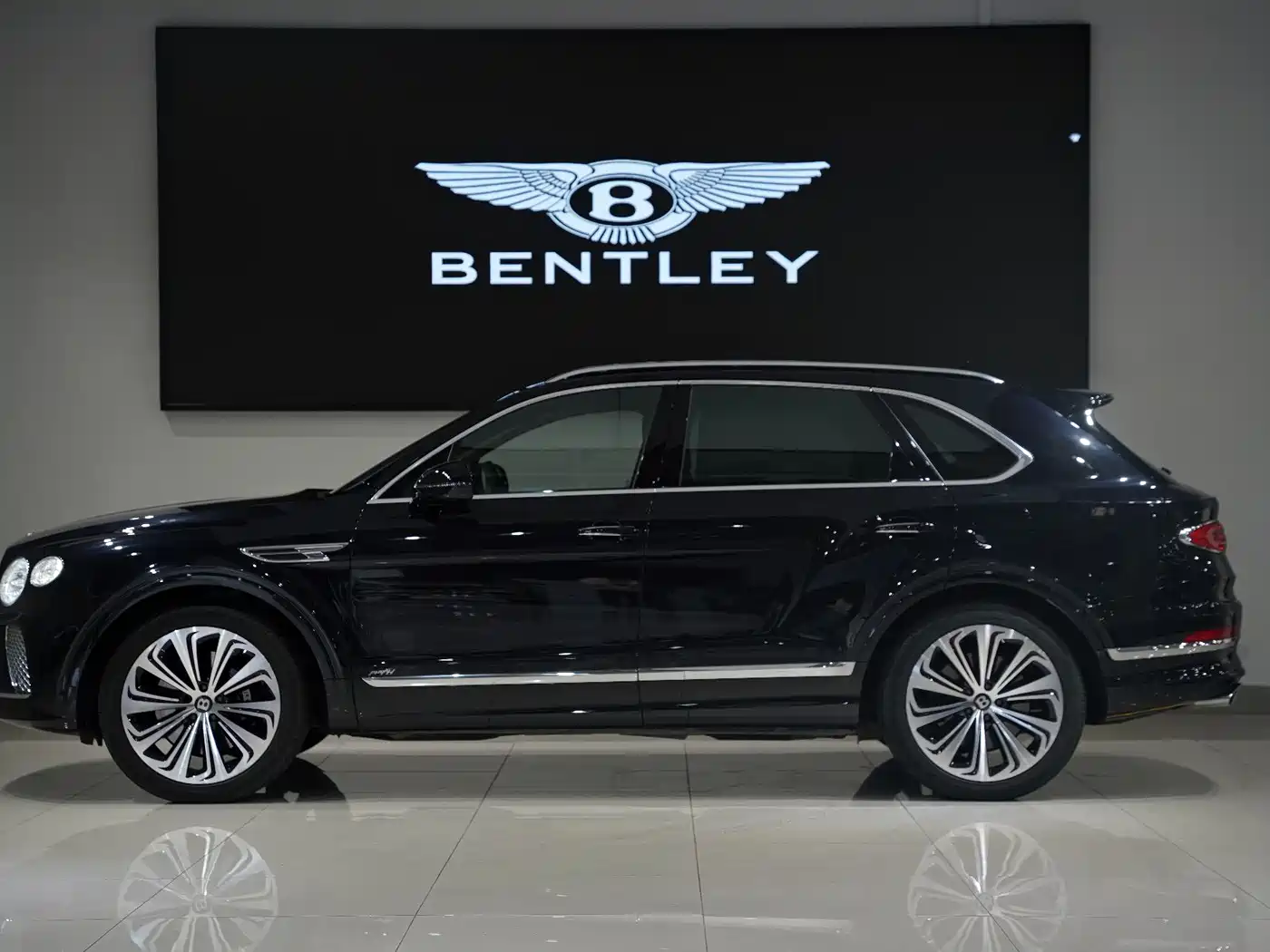 BENTLEY TIMYUE PLUG IN HYBRID