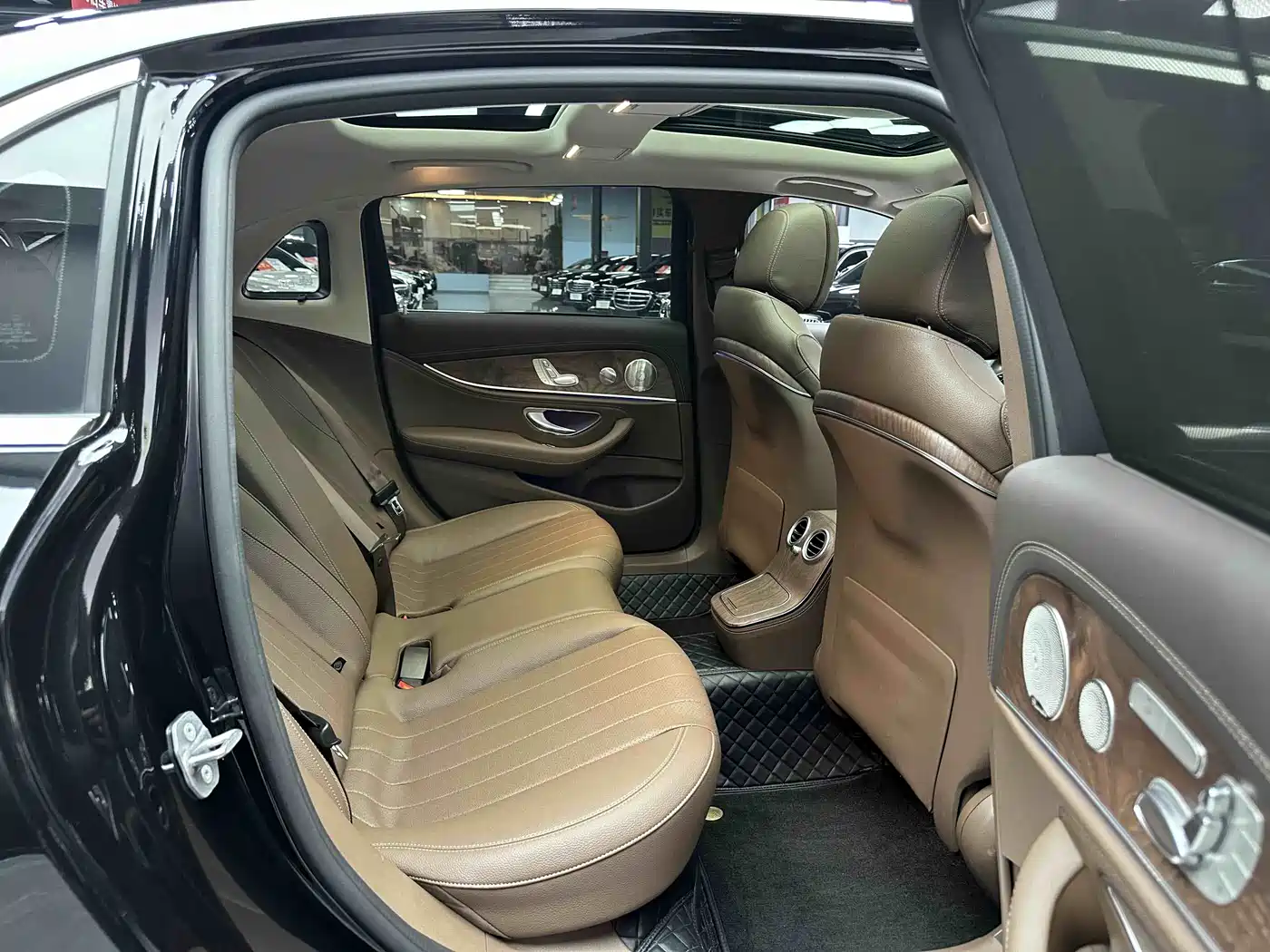 Mercedes-Benz E-Class 2023 E 300 L Luxury фото 8