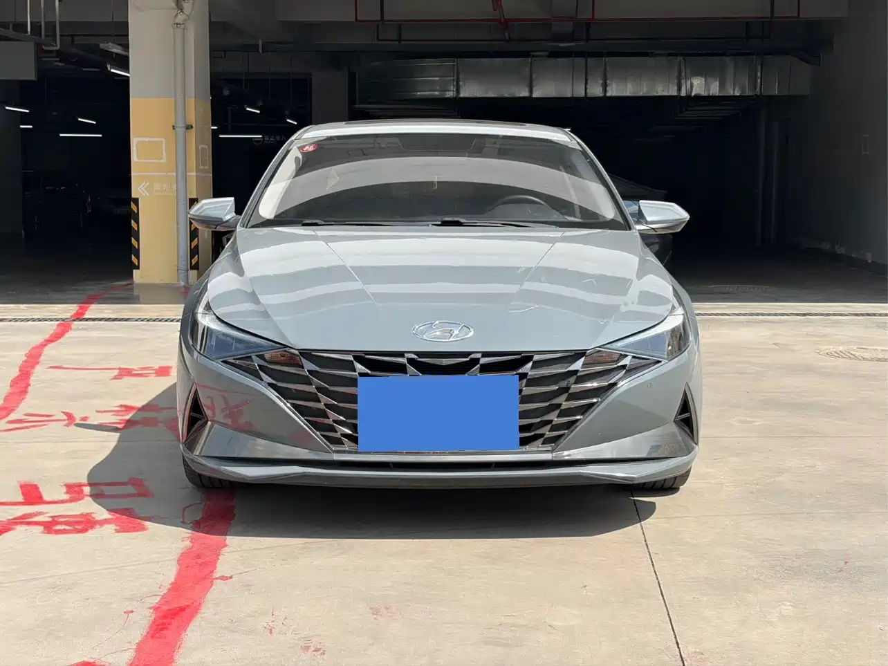 Photo 2 - Hyundai Elantra