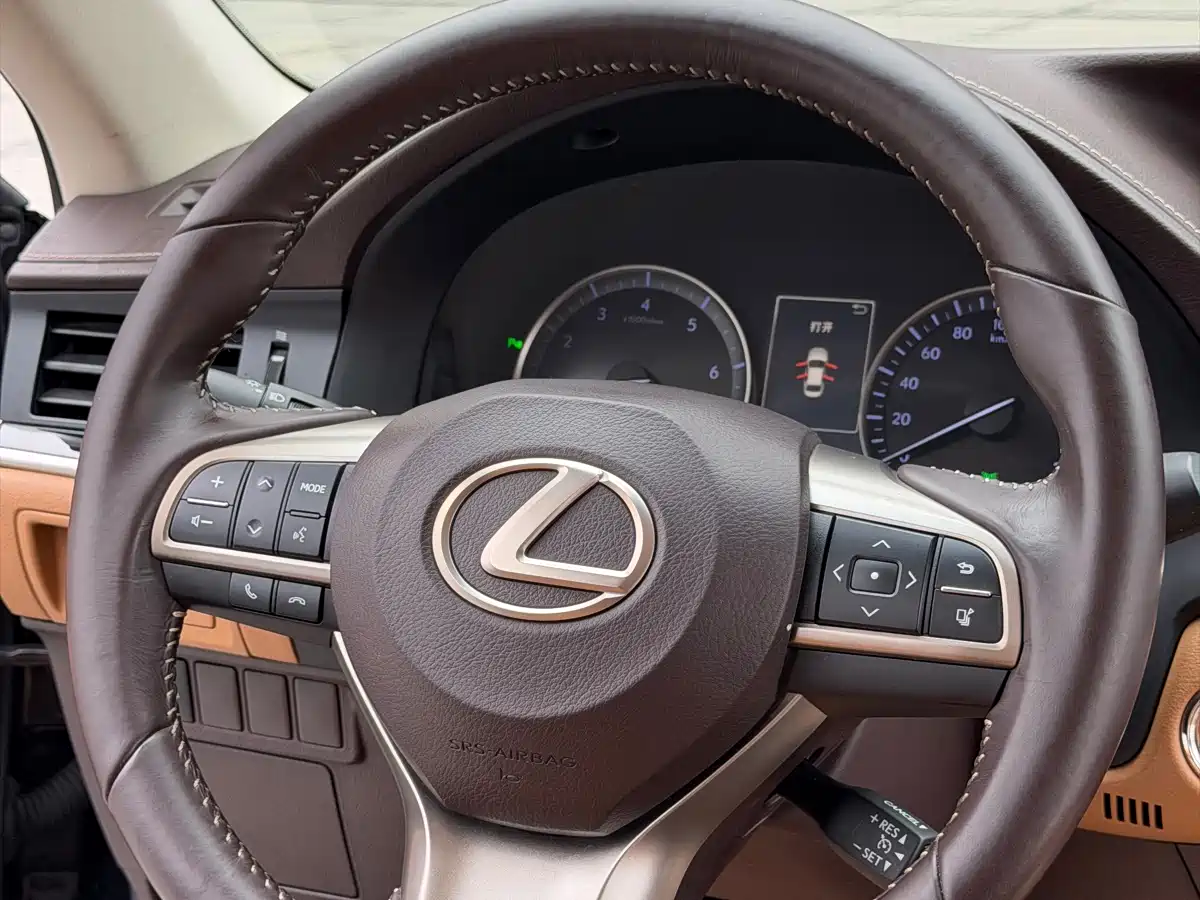 Lexus ES 2015 200 Elite Edition фото 11