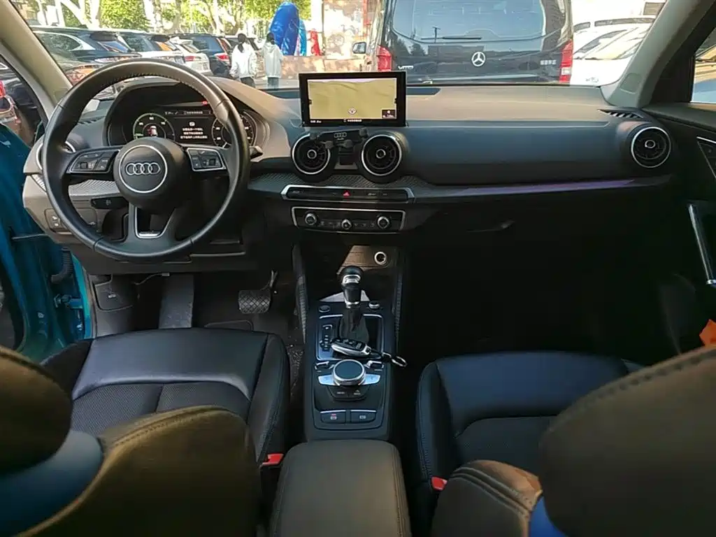 AUDI Q2L E-TRON