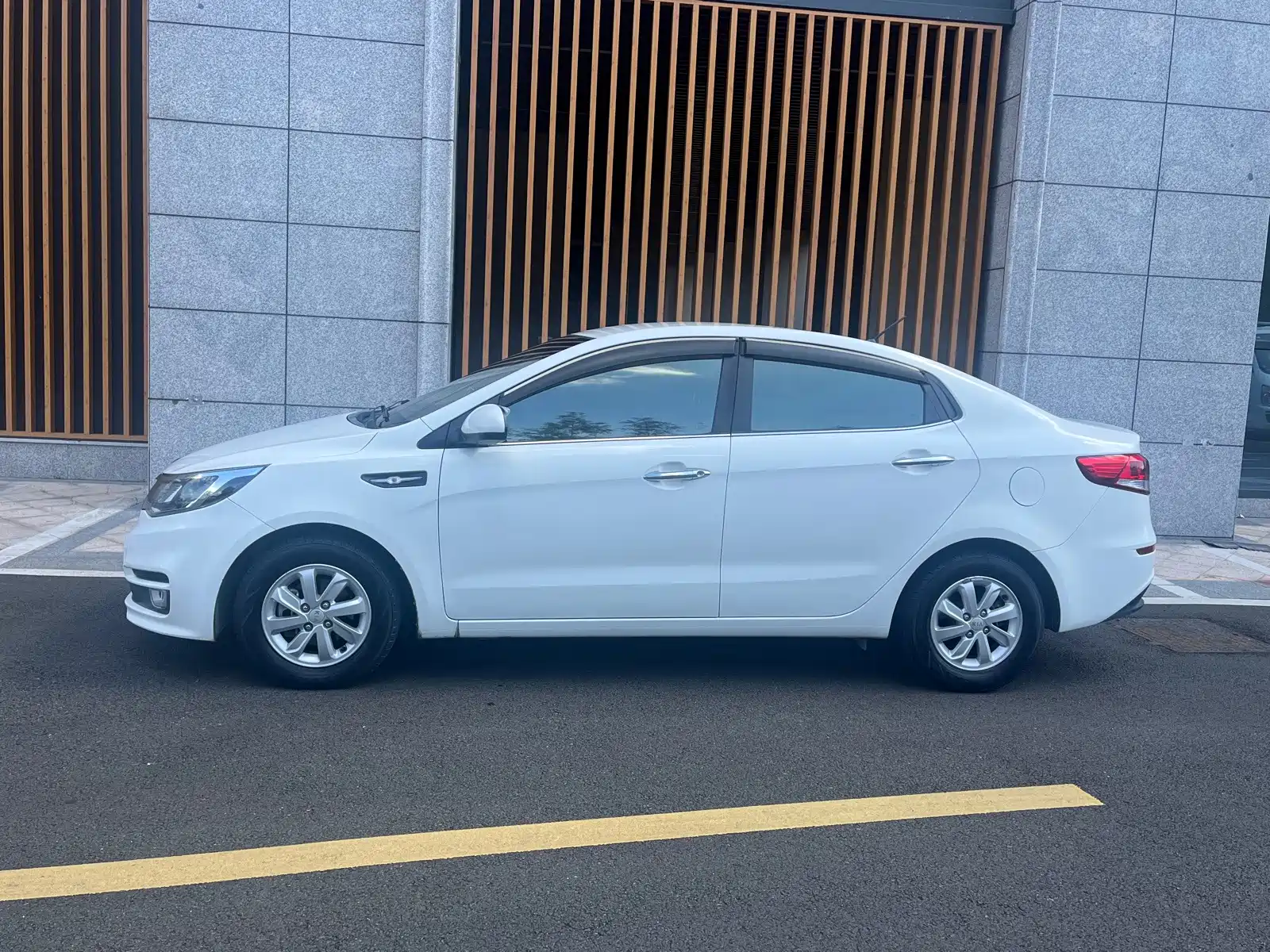 Photo 7 - Kia K2