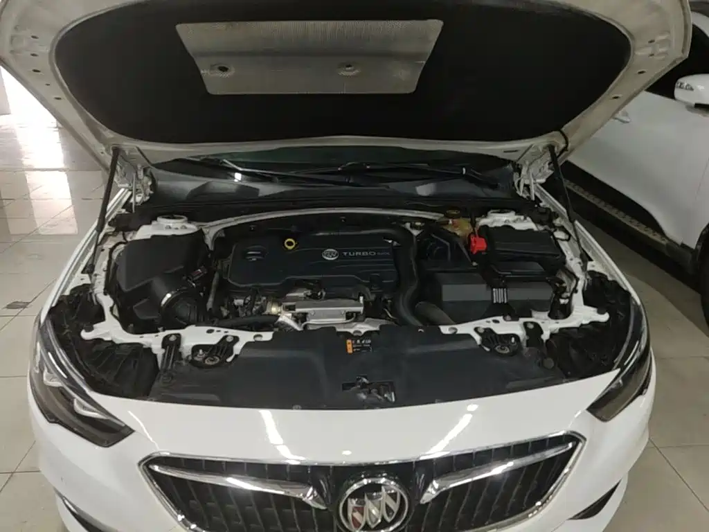 Photo 20 - Buick Regal