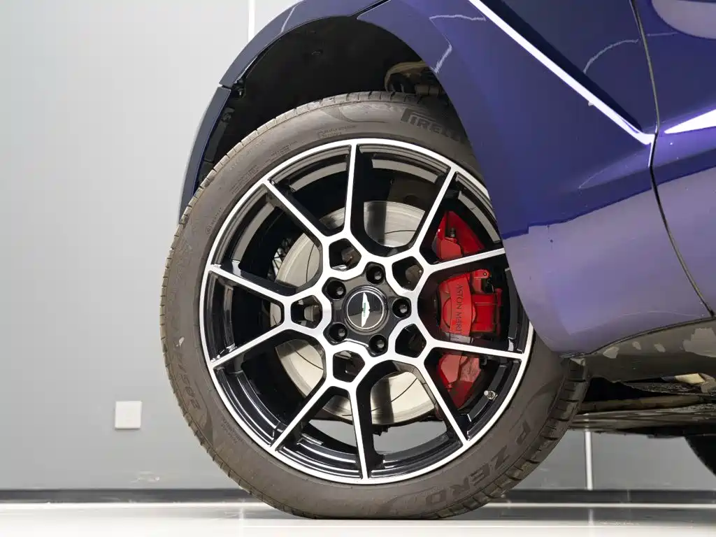 Aston Martin DBX 2023 2023 3.0T STRAIGHT-SIX