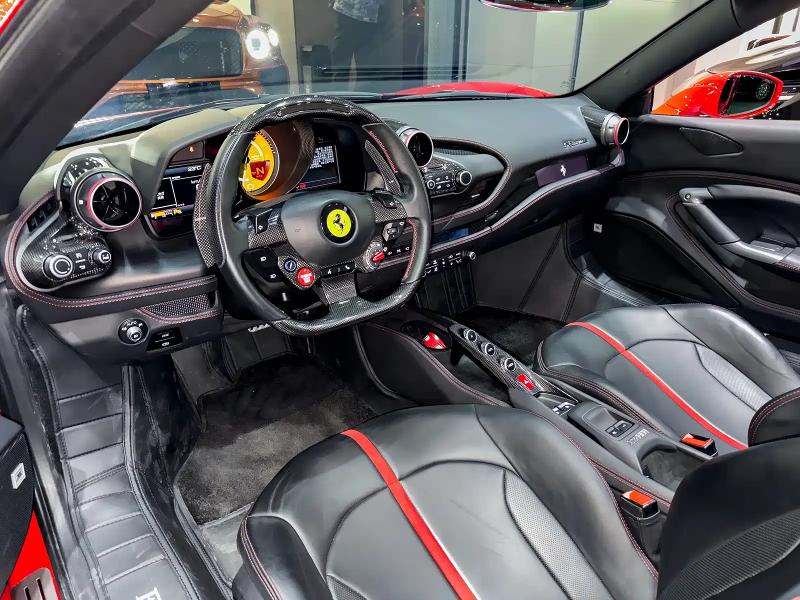 Photo 5 - Ferrari F8