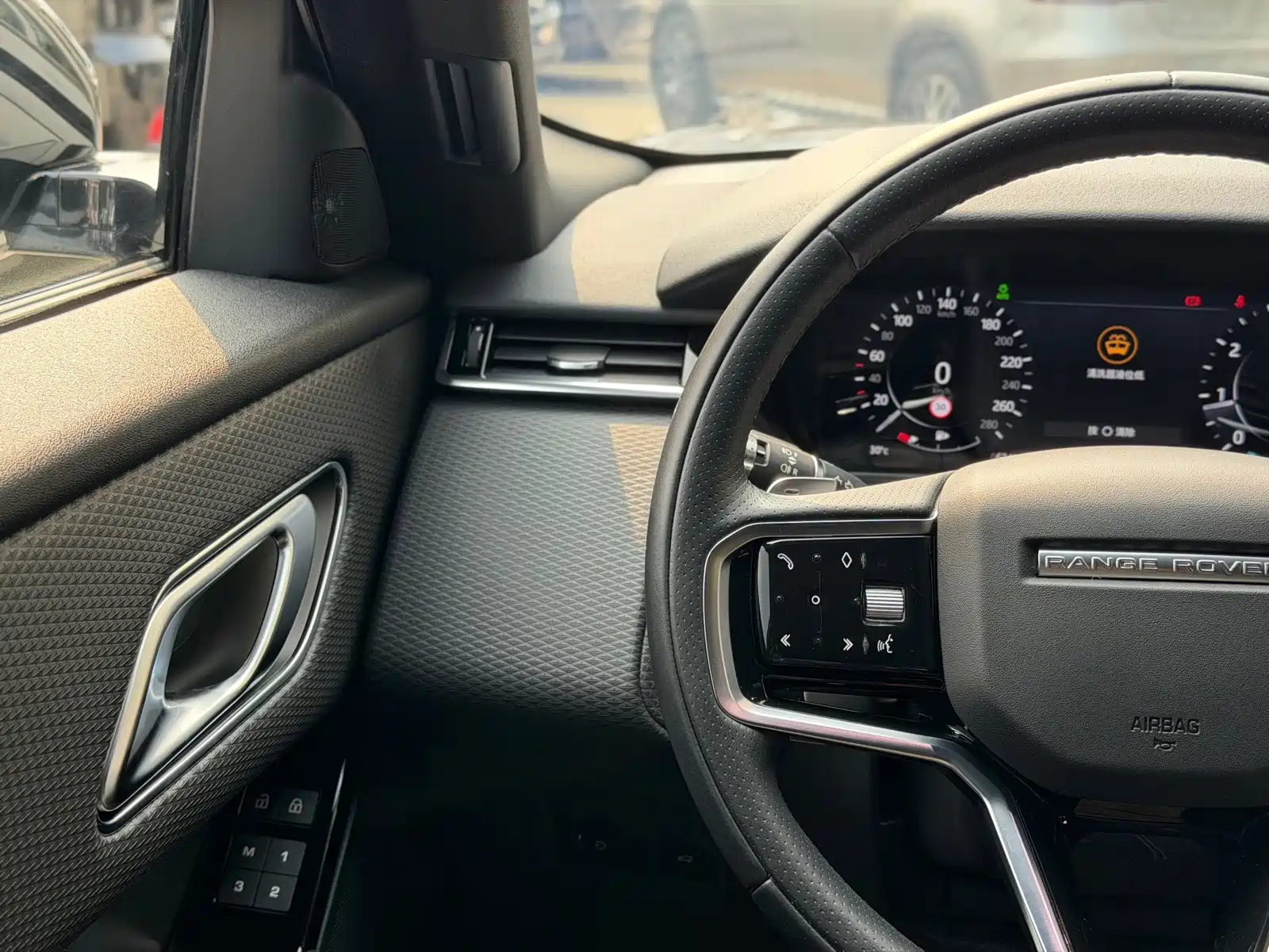 Фото 16 - Land Rover Range Rover Velar