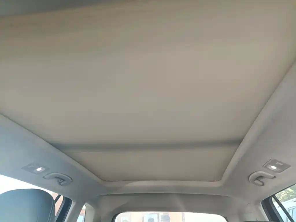 Photo 18 - Volkswagen Tiguan L