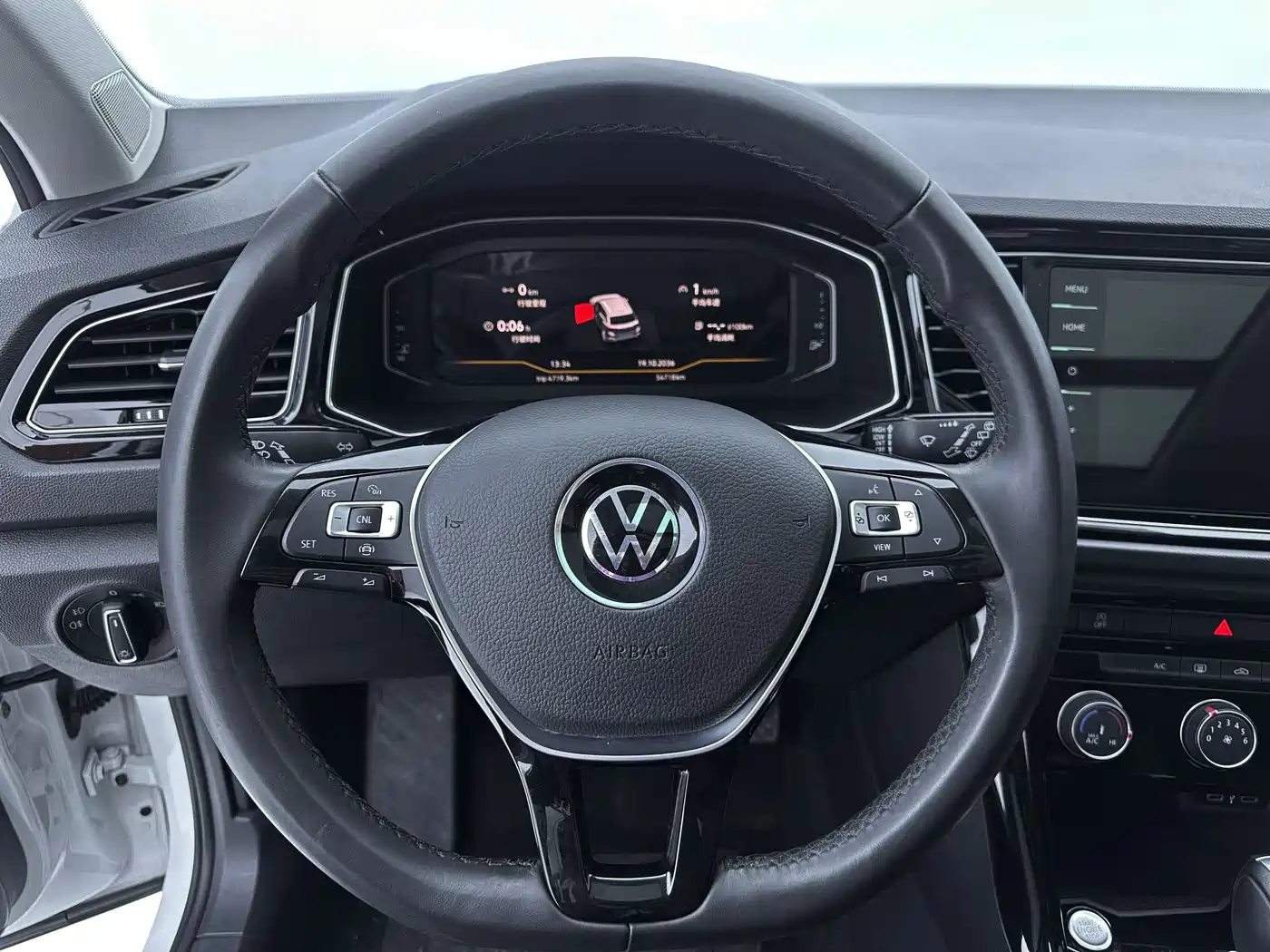 VOLKSWAGEN T ROC EXPLORING SONGS