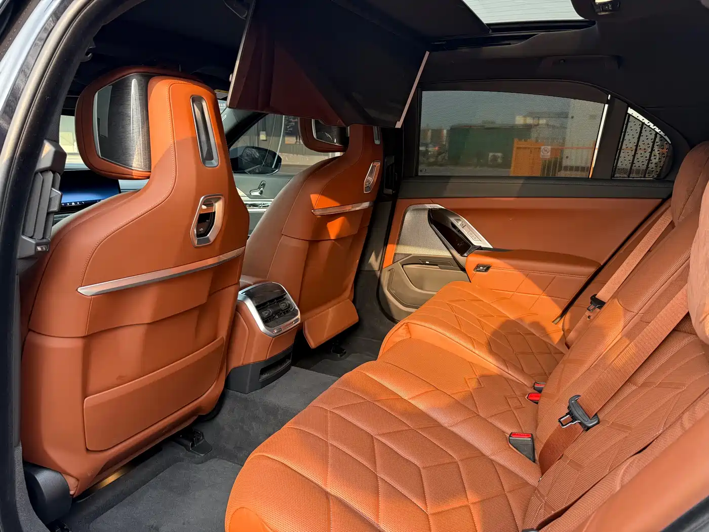 BMW 7 Series 2023 740Li Exclusive M Sport Package фото 12