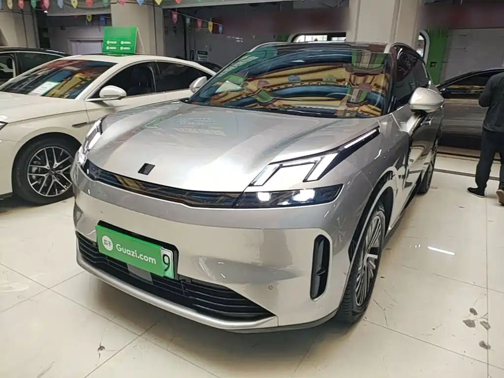 Lynk & Co 08 EM-P 2023 120km Long Range Pro