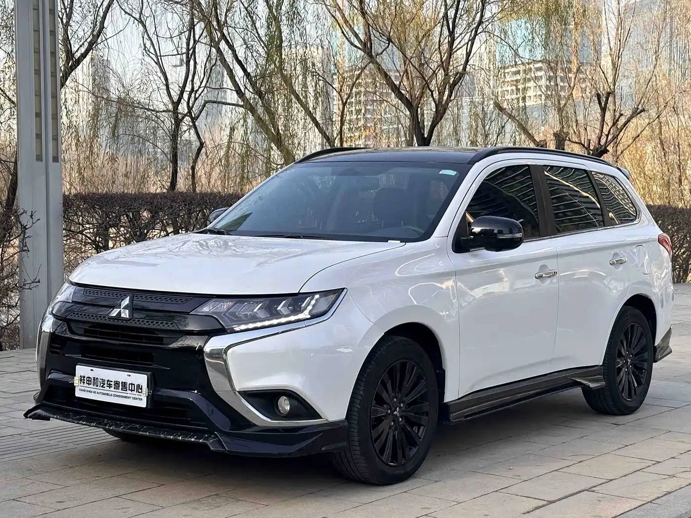 MITSUBISHI OUTLANDER 2023